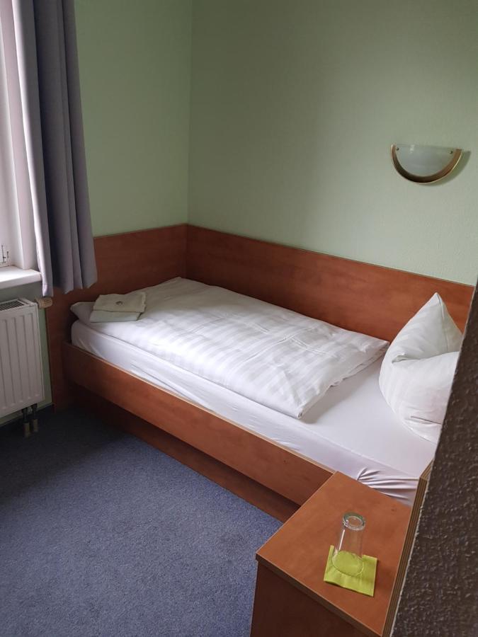 Hotel Zur Altstadt Calbe Zewnętrze zdjęcie