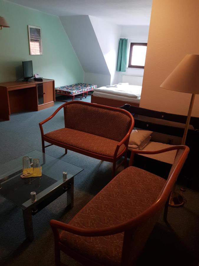 Hotel Zur Altstadt Calbe Zewnętrze zdjęcie